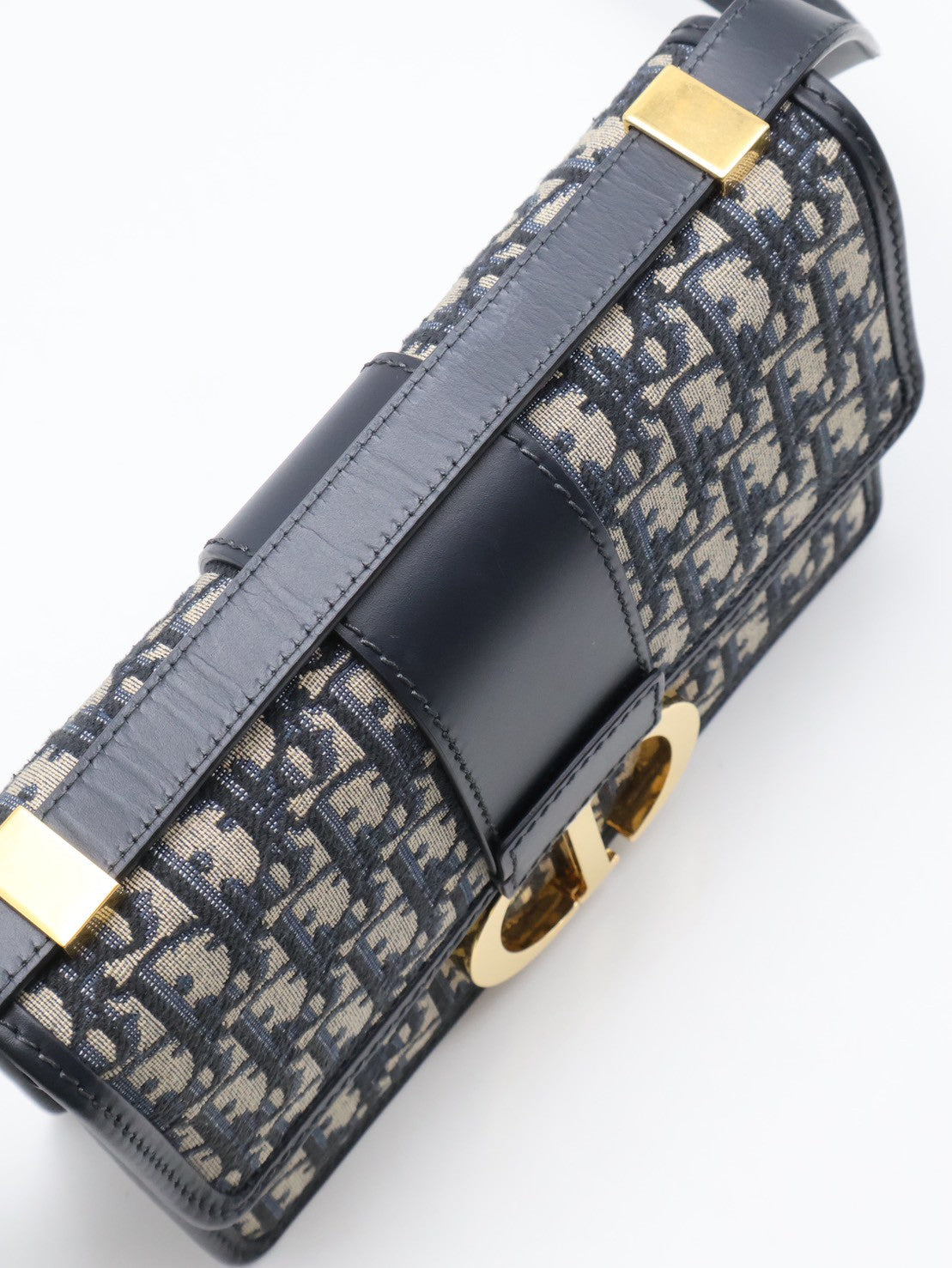 DIOR 30 Montaigne斜背包