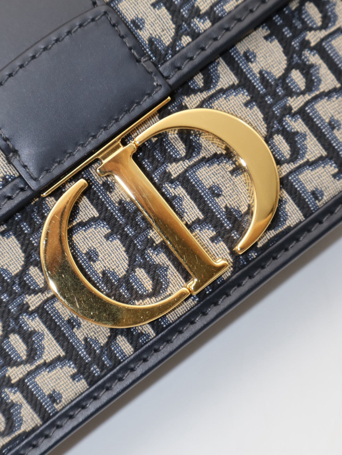 DIOR 30 Montaigne斜背包
