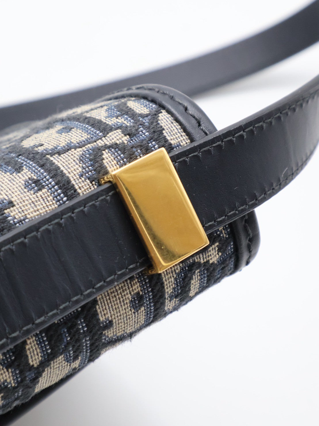 DIOR 30 Montaigne斜背包