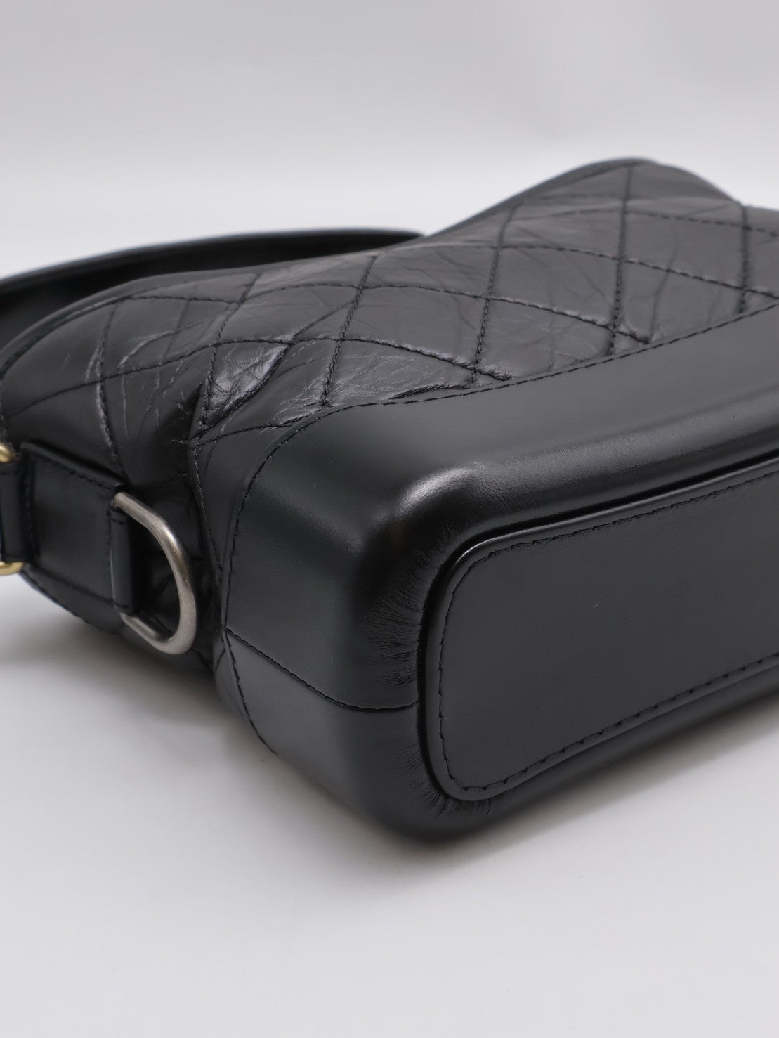 CHANEL 皮穿鍊字母提把雙鍊條流浪包 - 小號黑29開