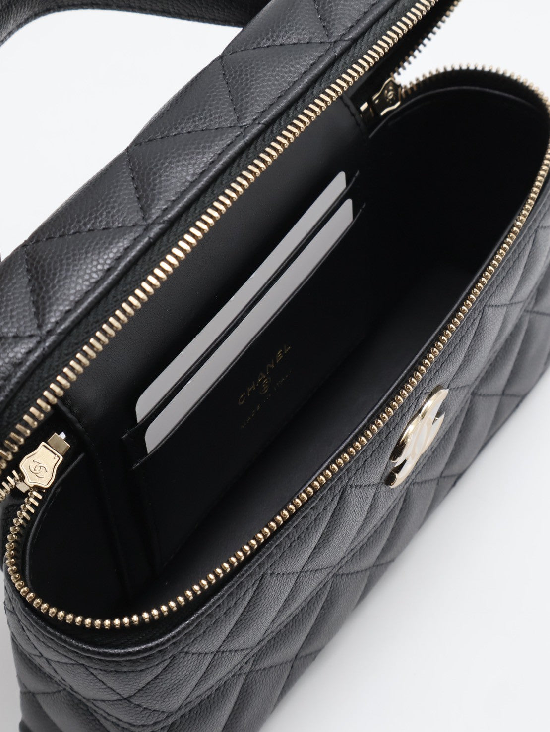 CHANEL 26C LP粒面牛皮手提飯盒包 - 黑金