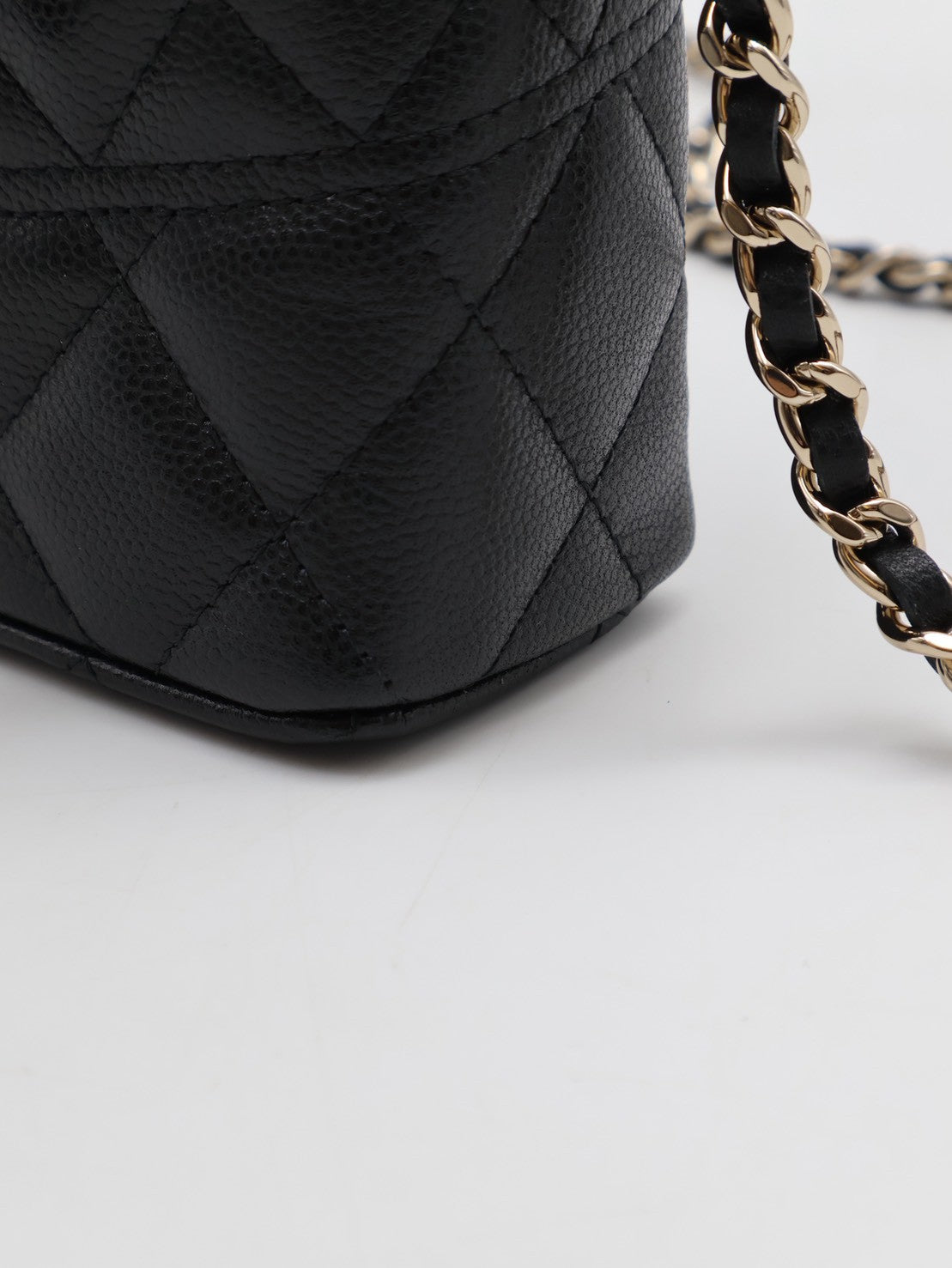 CHANEL 26C LP粒面牛皮手提飯盒包 - 黑金