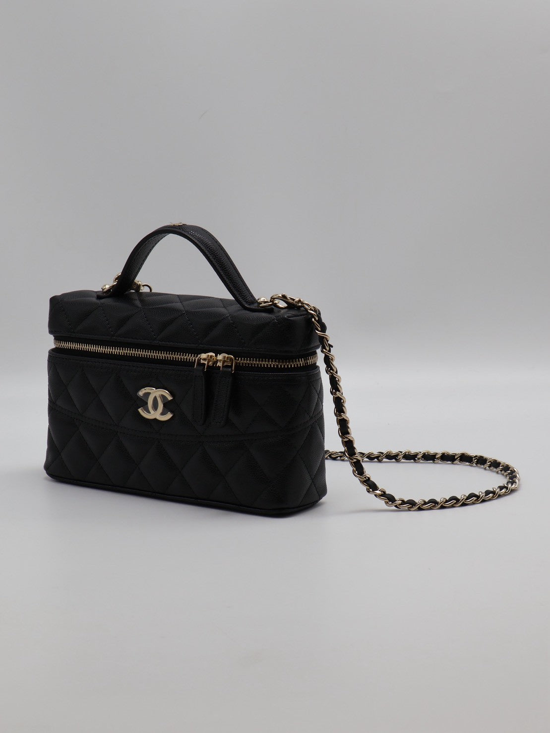 CHANEL 26C LP粒面牛皮手提飯盒包 - 黑金