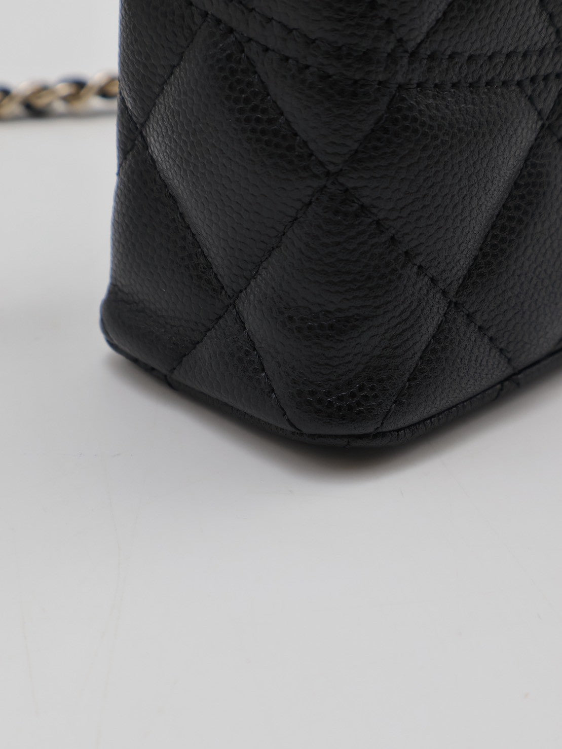 CHANEL 26C LP粒面牛皮手提飯盒包 - 黑金