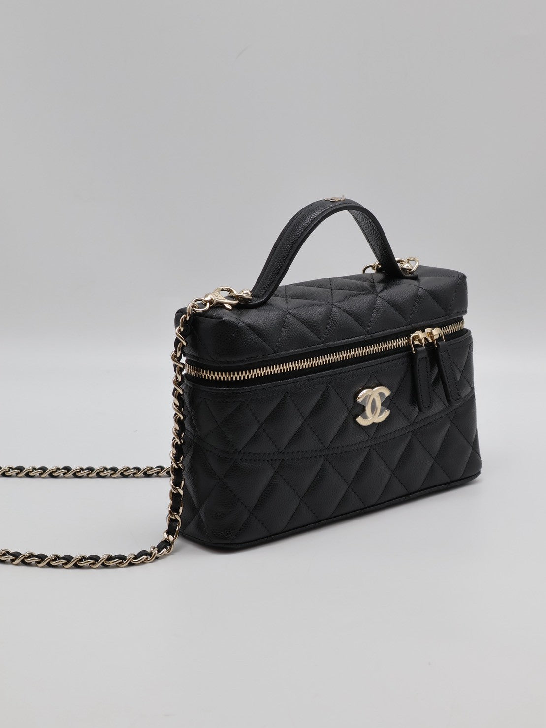 CHANEL 26C LP粒面牛皮手提飯盒包 - 黑金