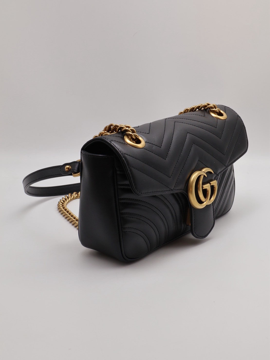 GUCCI Marmont Matelasse斜背包 - 26小號黑金