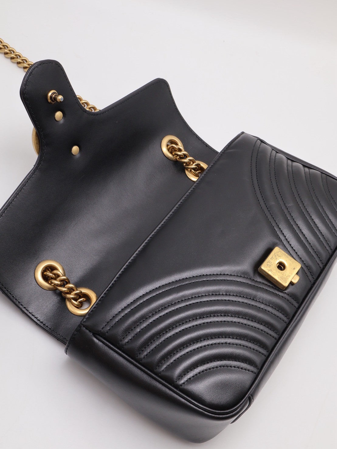GUCCI Marmont Matelasse斜背包 - 26小號黑金