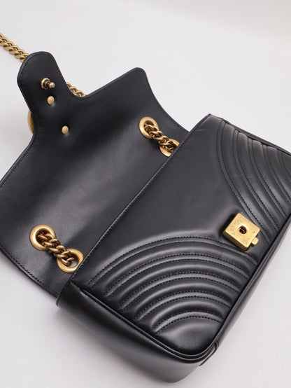 GUCCI Marmont Matelasse斜背包 - 26小號黑金