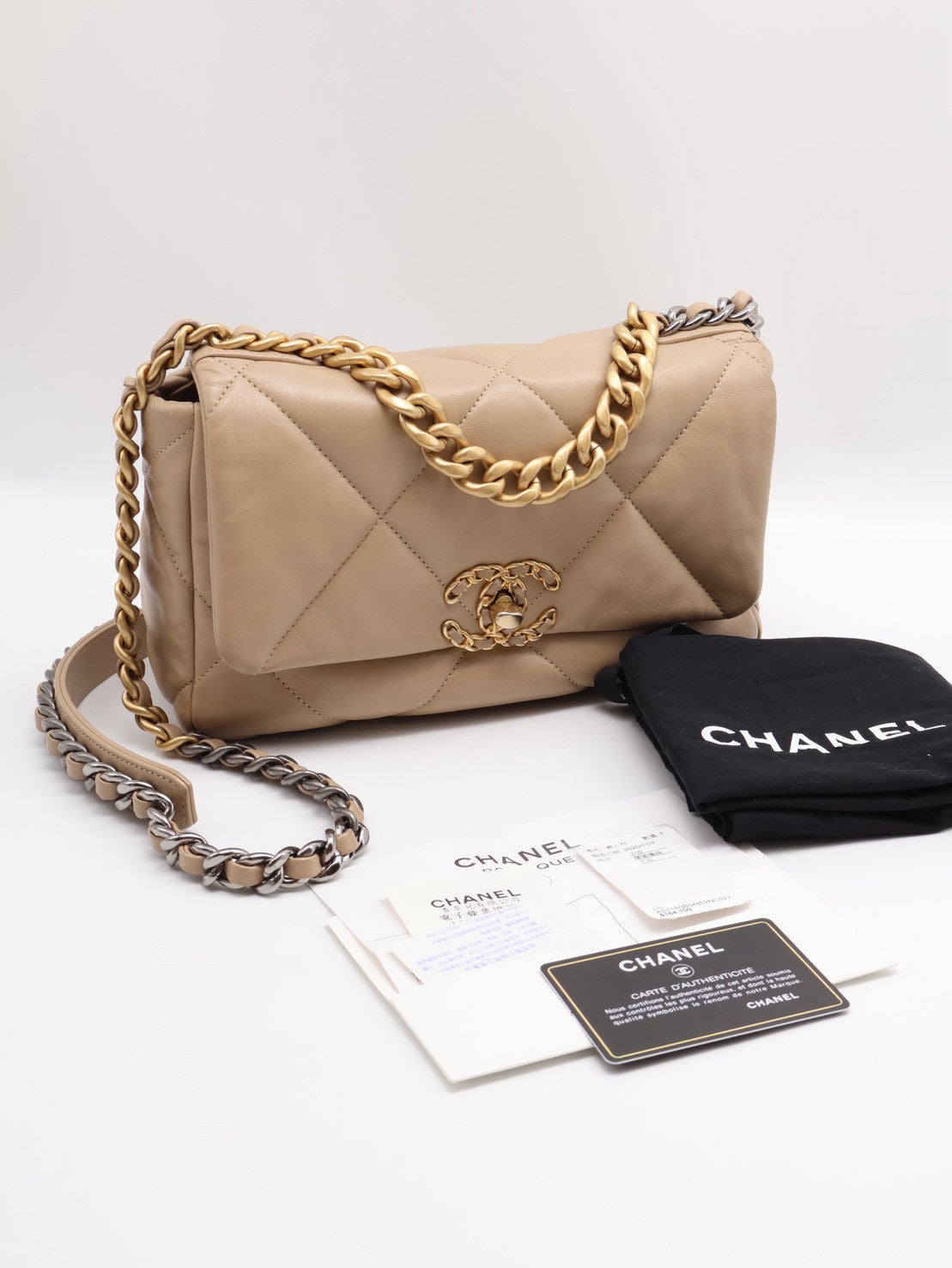 CHANEL 19 Bag 菱格紋羊皮手提肩背包 26 - 淺奶茶金31開