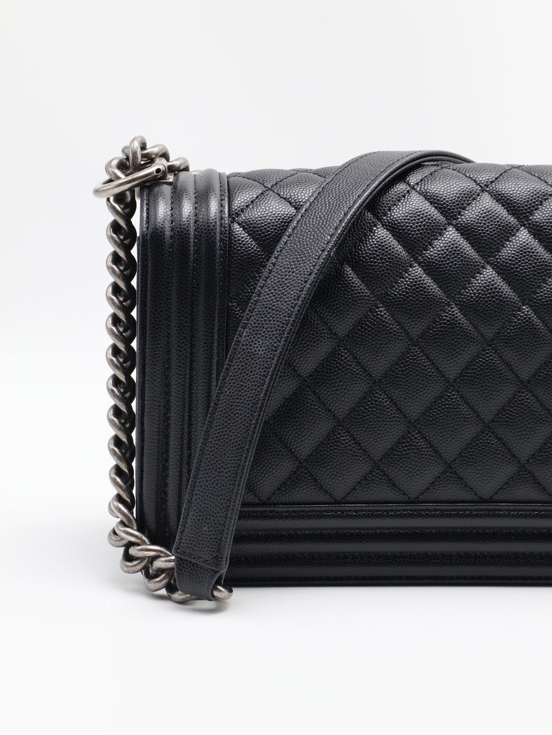 CHANEL Boy25 粒面牛皮口蓋包 - 黑銀27開