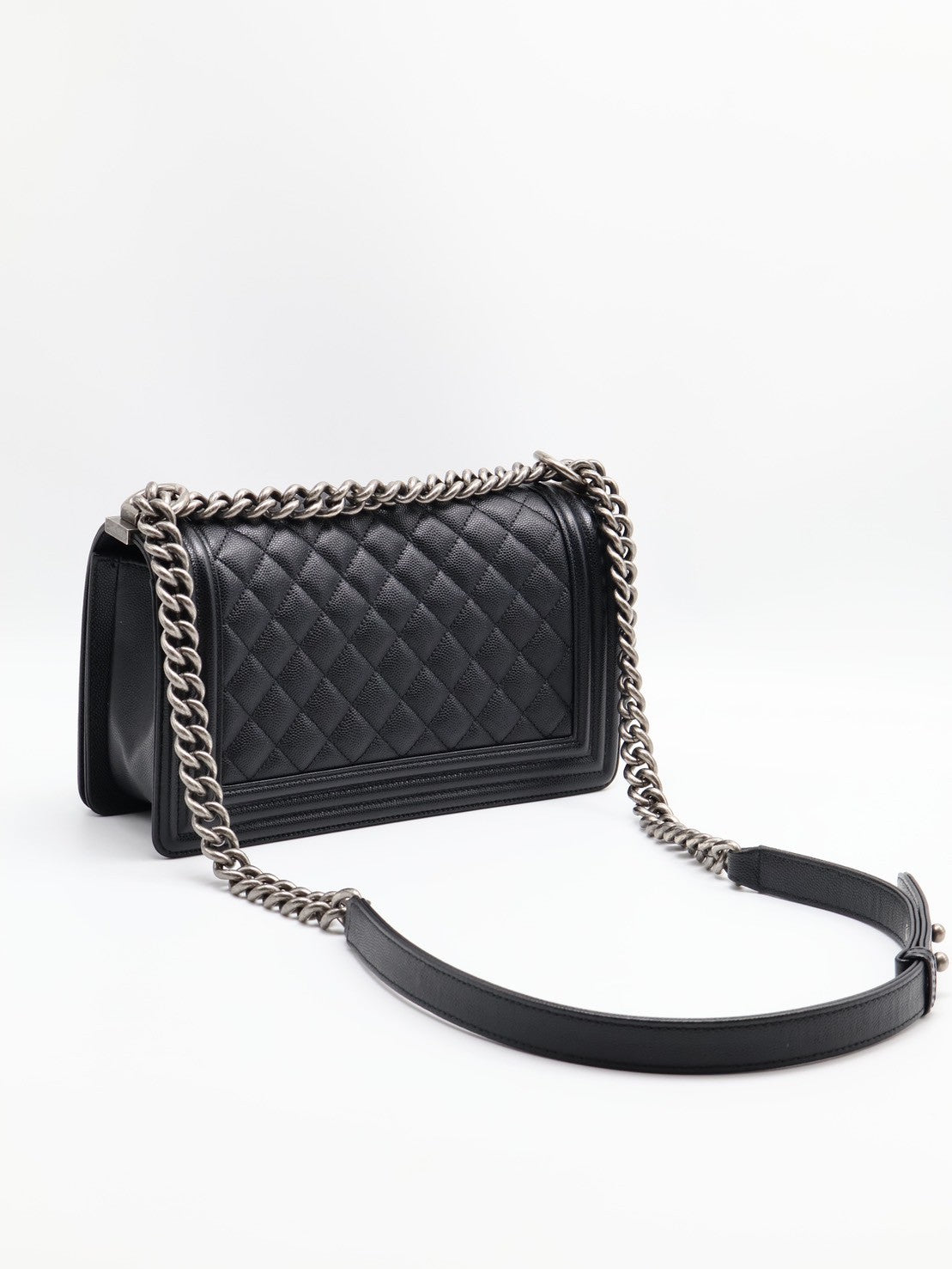 CHANEL Boy25 粒面牛皮口蓋包 - 黑銀27開
