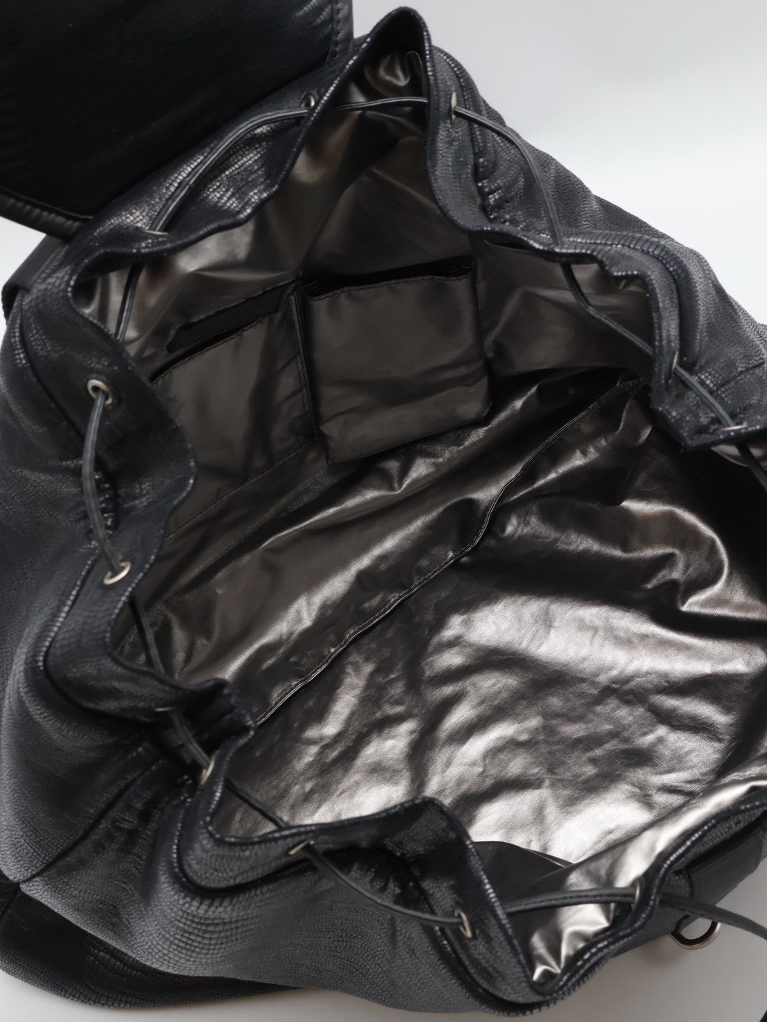 CHANEL 蜥蜴壓紋雙肩後背包 - 黑銀12開