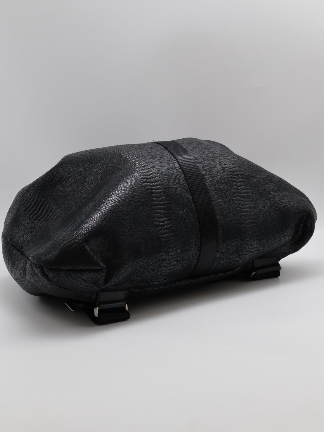 CHANEL 蜥蜴壓紋雙肩後背包 - 黑銀12開