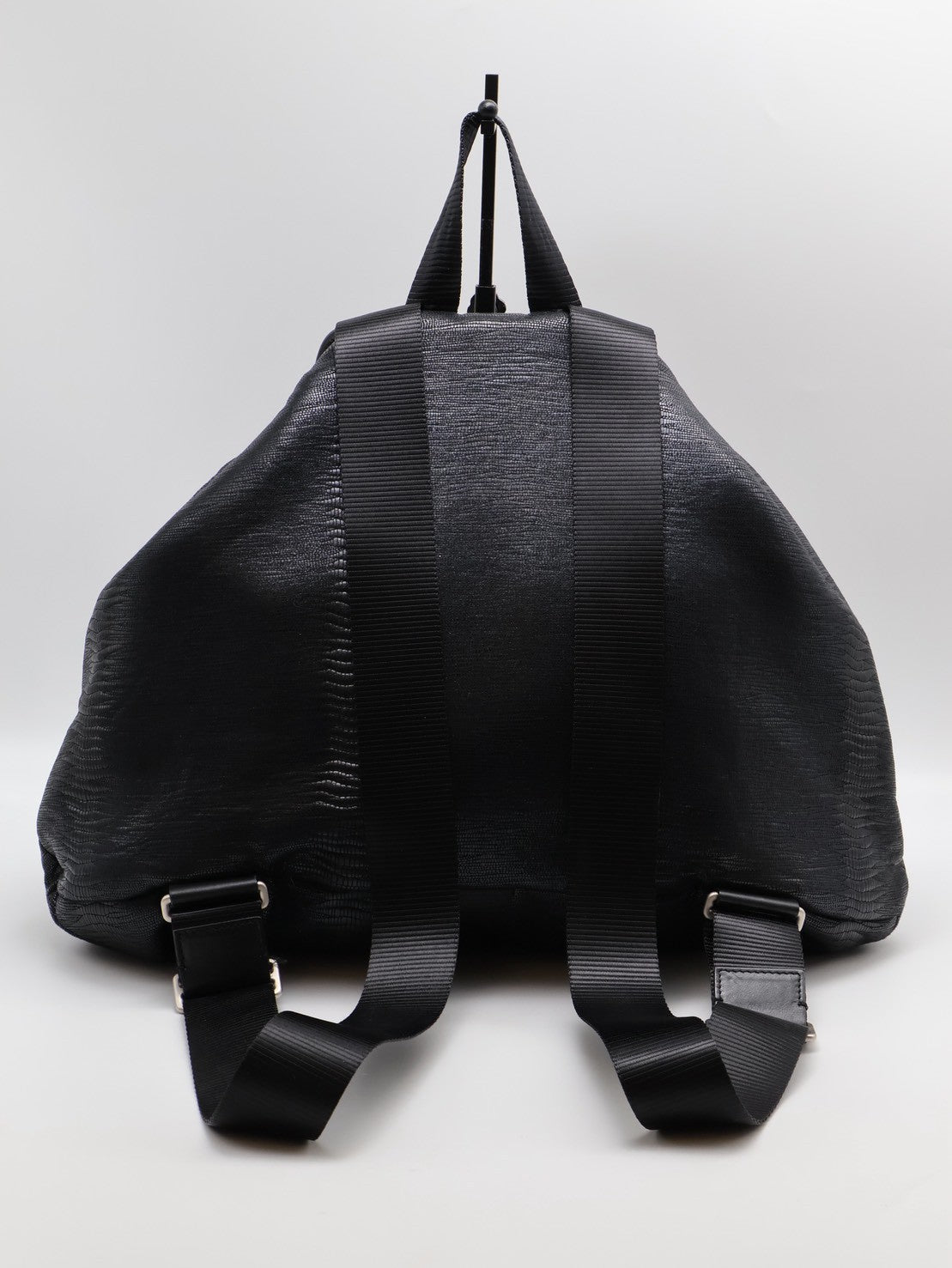 CHANEL 蜥蜴壓紋雙肩後背包 - 黑銀12開