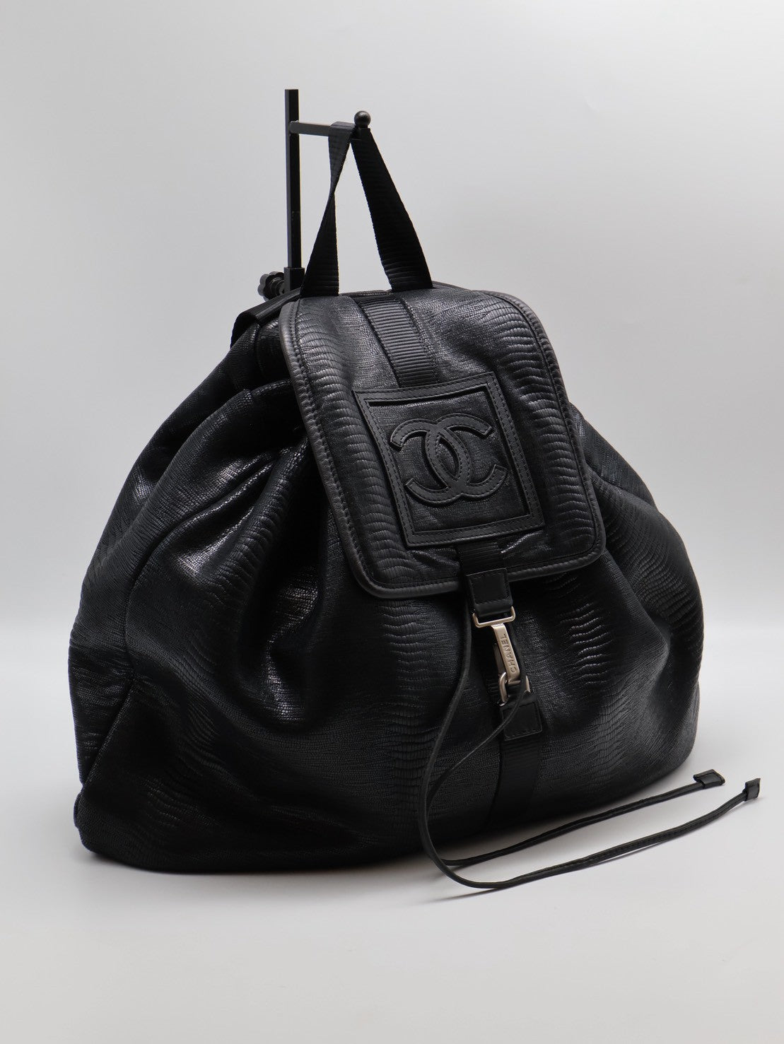 CHANEL 蜥蜴壓紋雙肩後背包 - 黑銀12開