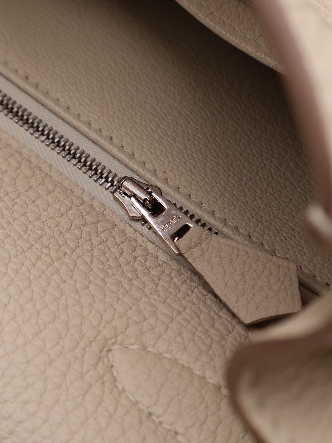 HERMES Kelly 28 - Craie 10 奶昔白銀 Z