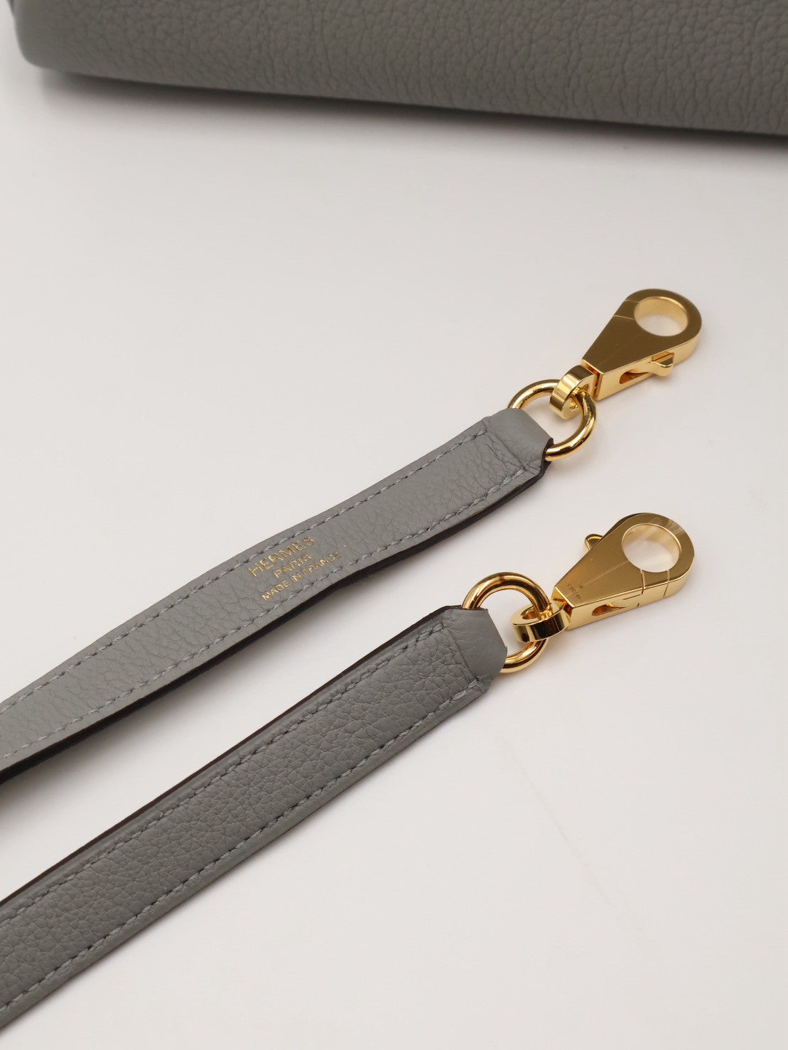 HERMES Kelly 28 - Gris Mouette 4Z 海鷗灰金 W