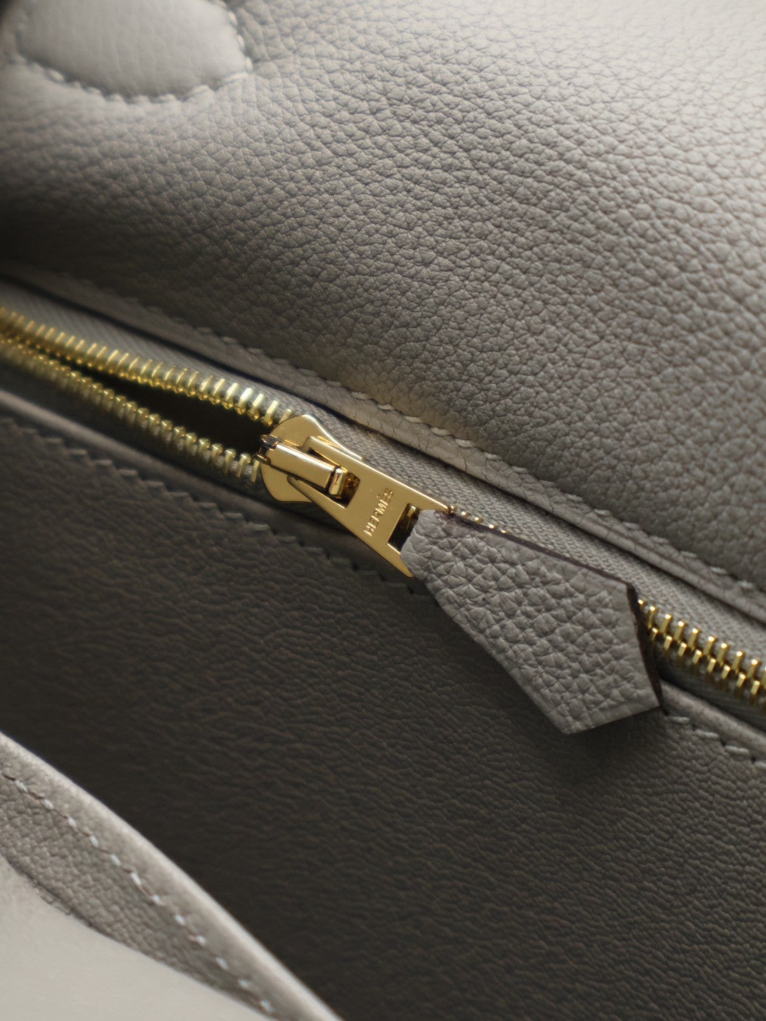 HERMES Kelly 28 - Gris Mouette 4Z 海鷗灰金 W