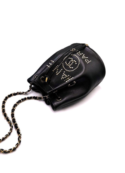 CHANEL 荔枝牛皮鉚釘Logo水桶包29開