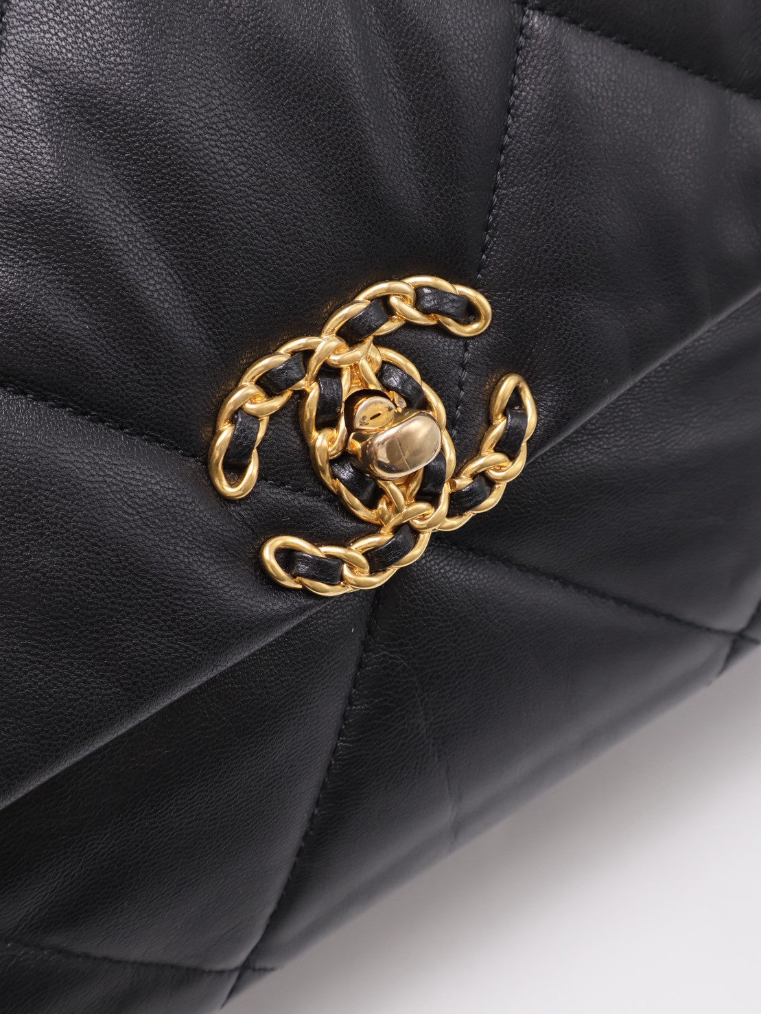 CHANEL 19 Bag 菱格紋羊皮手提肩背包 30 - 黑金28開