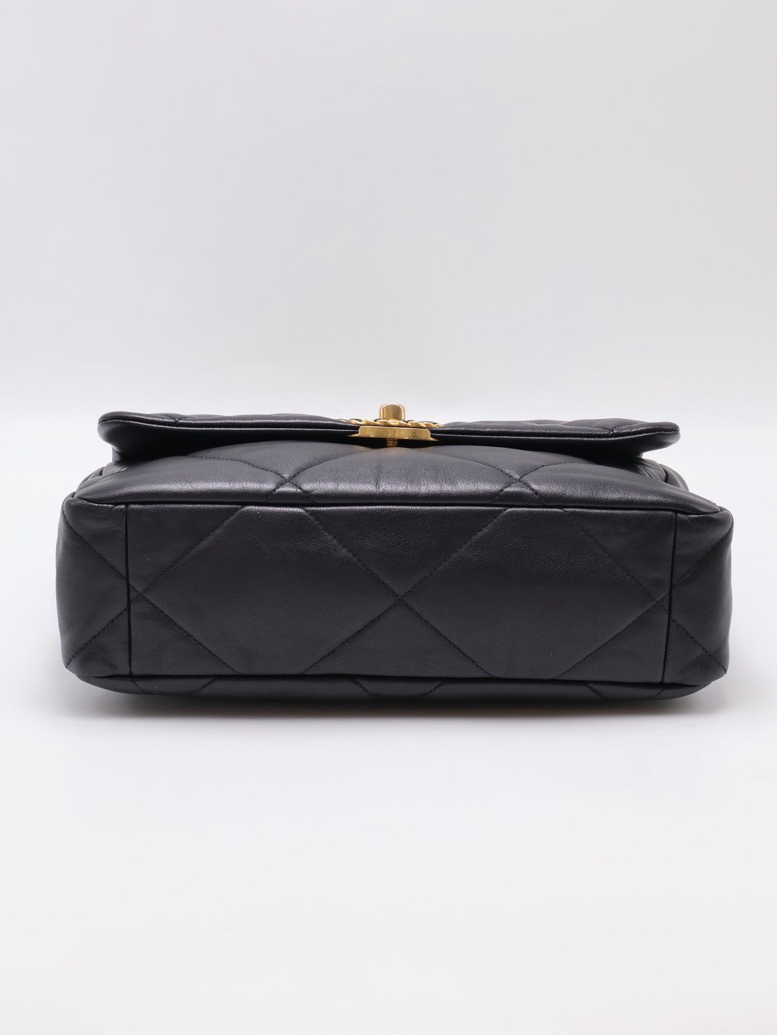 CHANEL 19 Bag 菱格紋羊皮手提肩背包 30 - 黑金28開