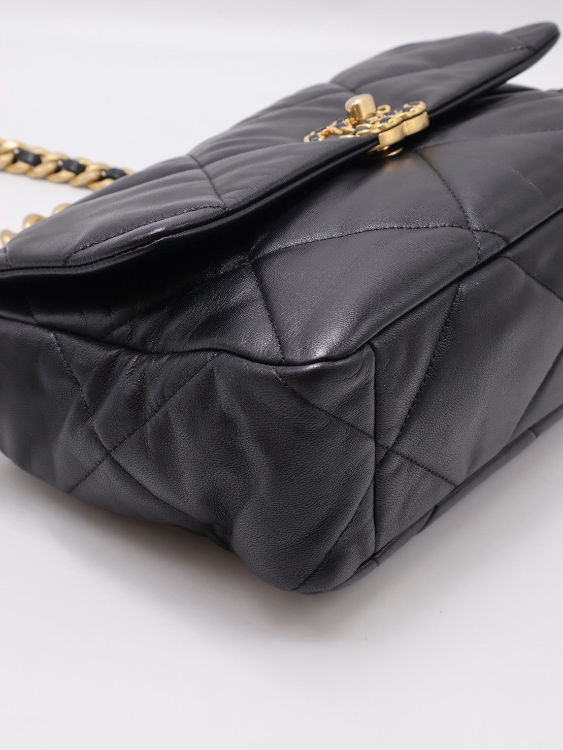 CHANEL 19 Bag 菱格紋羊皮手提肩背包 30 - 黑金28開