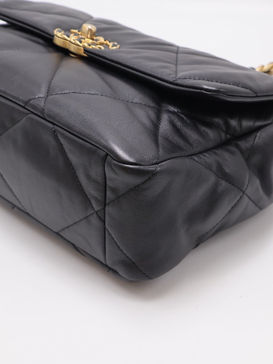 CHANEL 19 Bag 菱格紋羊皮手提肩背包 30 - 黑金28開