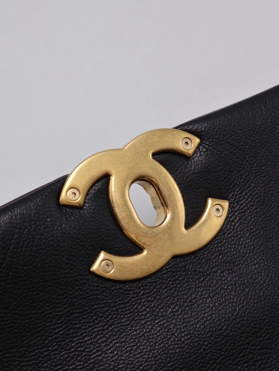 CHANEL 19 Bag 菱格紋羊皮手提肩背包 30 - 黑金28開