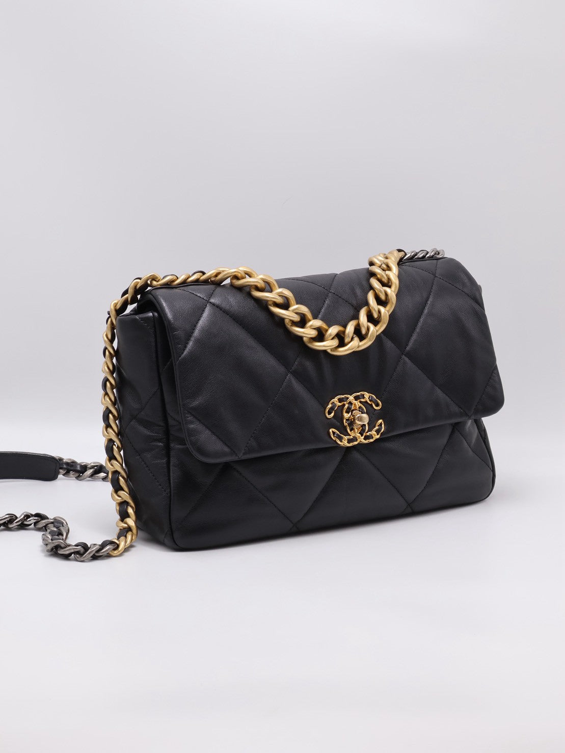 CHANEL 19 Bag 菱格紋羊皮手提肩背包 30 - 黑金28開