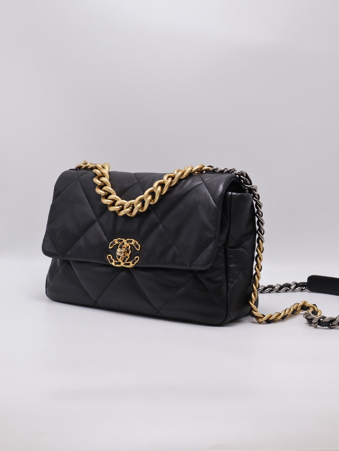 CHANEL 19 Bag 菱格紋羊皮手提肩背包 30 - 黑金28開