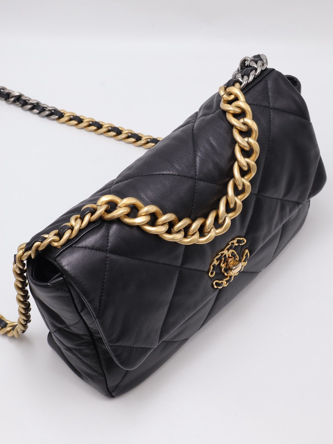 CHANEL 19 Bag 菱格紋羊皮手提肩背包 30 - 黑金28開