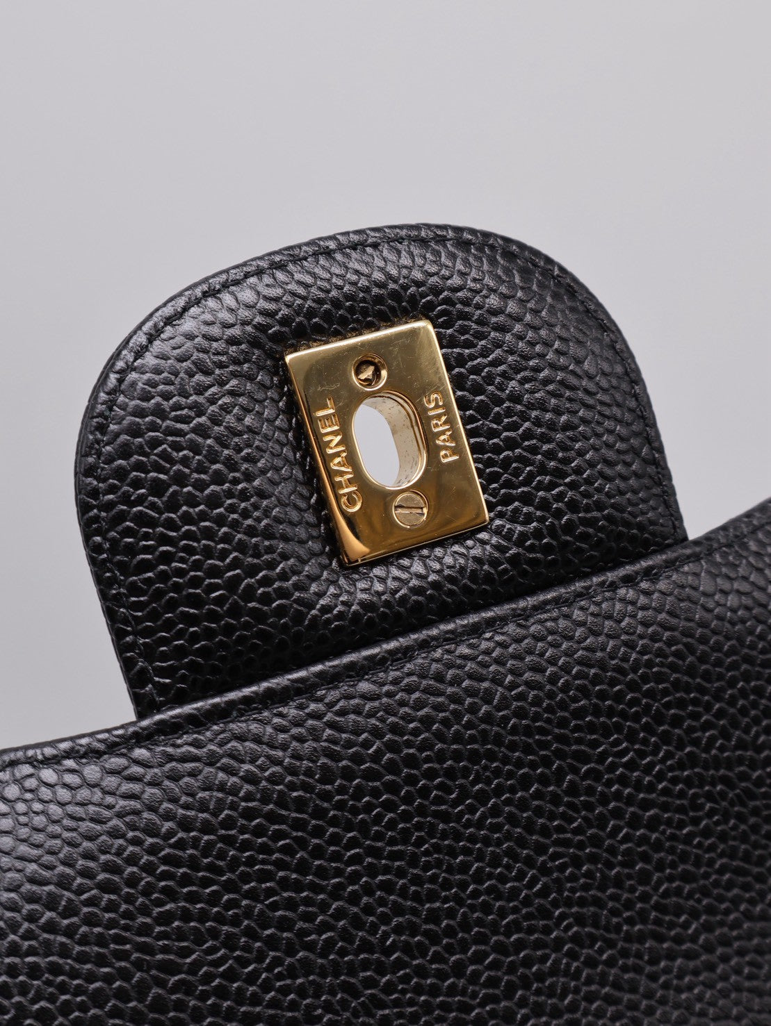 CHANEL 經典口蓋包Jumbo CF30 - 粒面牛皮黑金23開