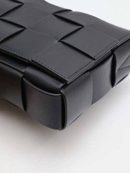 BOTTEGA VENETA Cassette經典三角釦編織包 - 15格黑