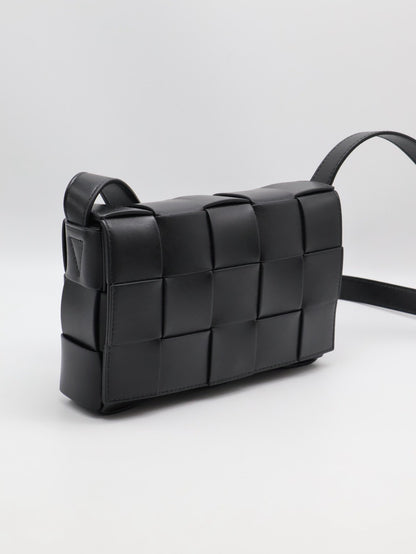 BOTTEGA VENETA Cassette經典三角釦編織包 - 15格黑