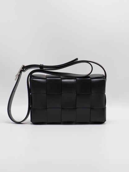 BOTTEGA VENETA Cassette經典三角釦編織包 - 15格黑