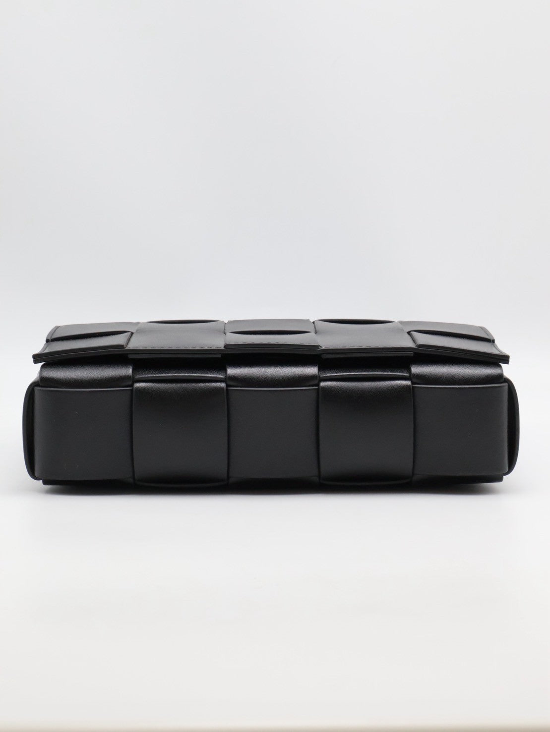 BOTTEGA VENETA Cassette經典三角釦編織包 - 15格黑
