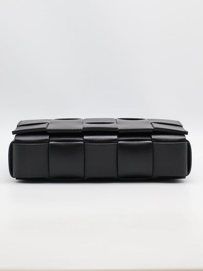 BOTTEGA VENETA Cassette經典三角釦編織包 - 15格黑