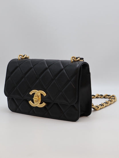 CHANEL 24A大雙C粒面牛皮口蓋包 - 黑金