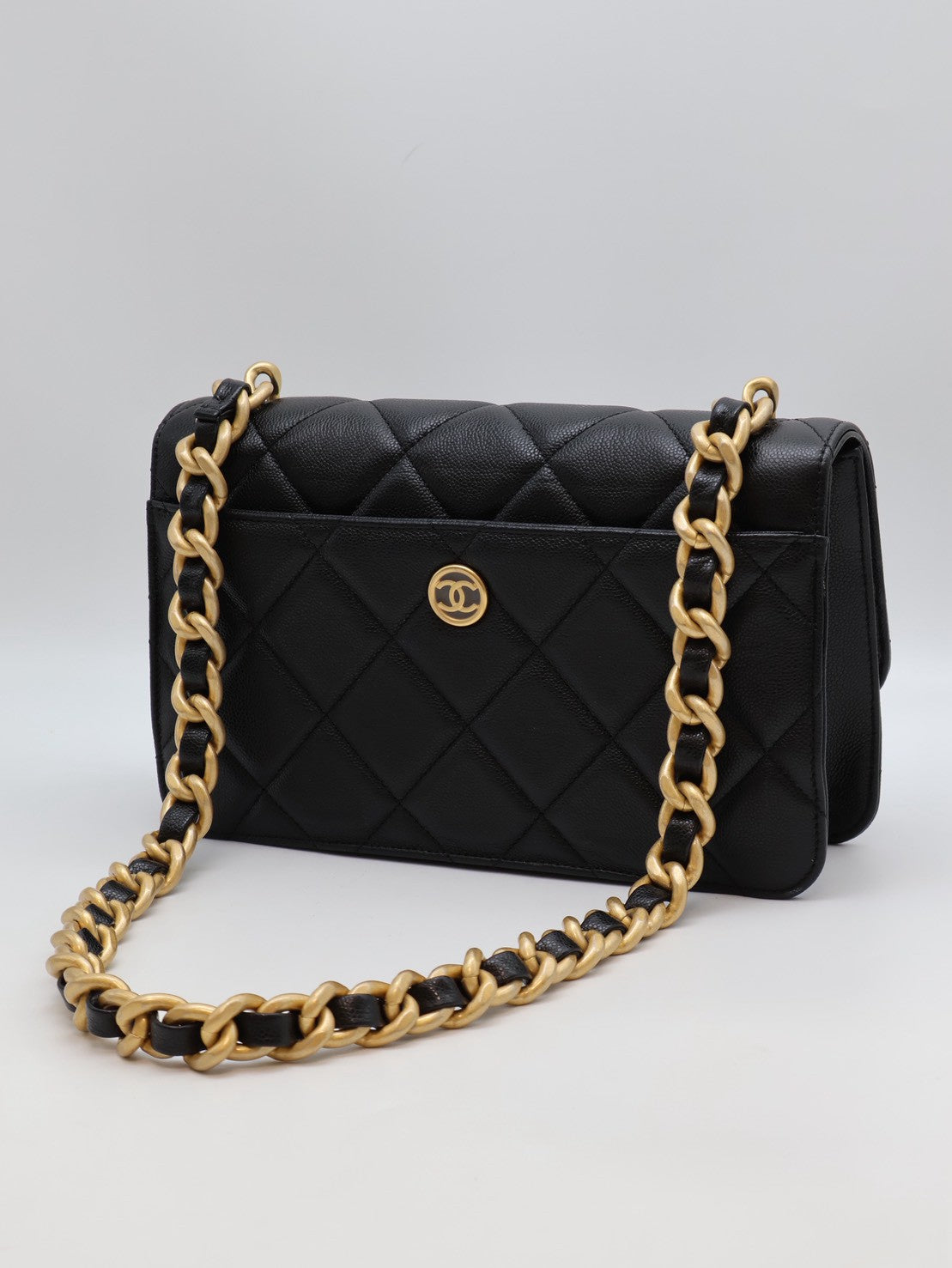 CHANEL 24A大雙C粒面牛皮口蓋包 - 黑金