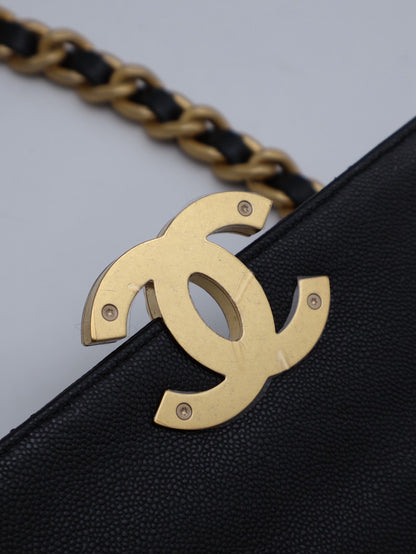 CHANEL 24A大雙C粒面牛皮口蓋包 - 黑金