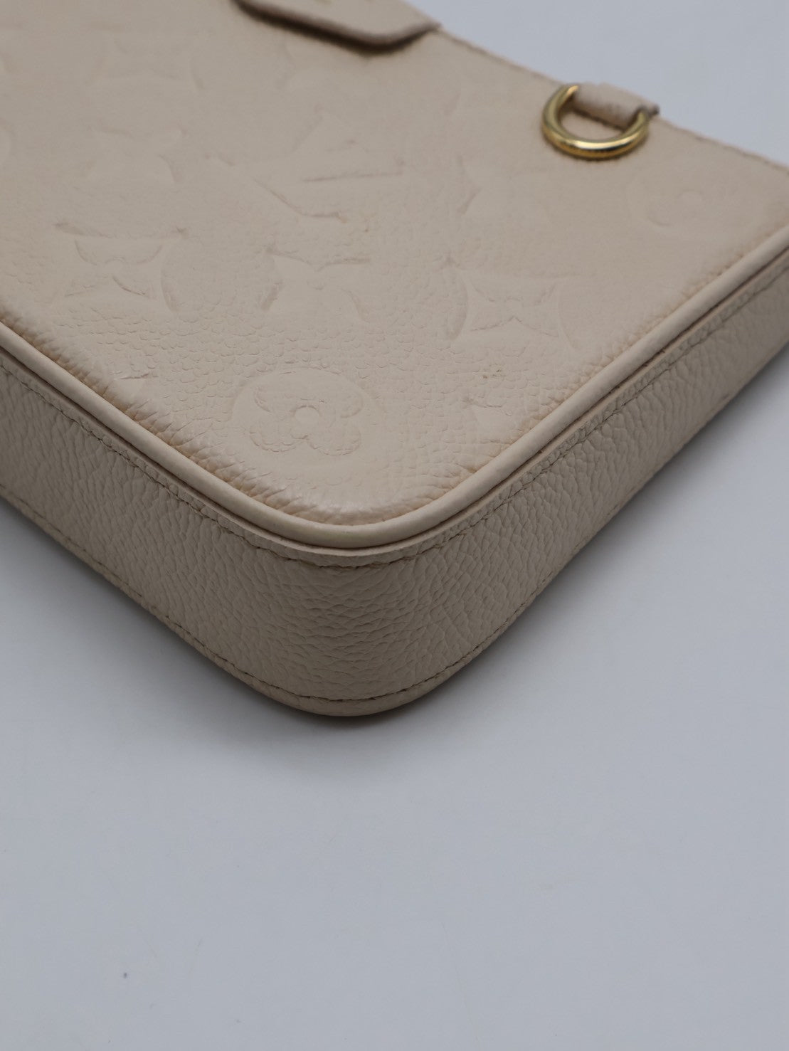 LOUIS VUITTON Easy Pouch On Strap - 米白