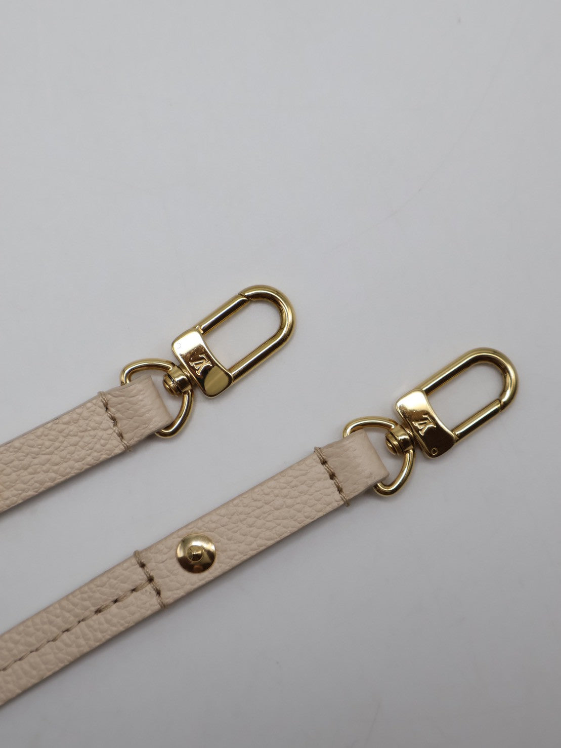 LOUIS VUITTON Easy Pouch On Strap - 米白