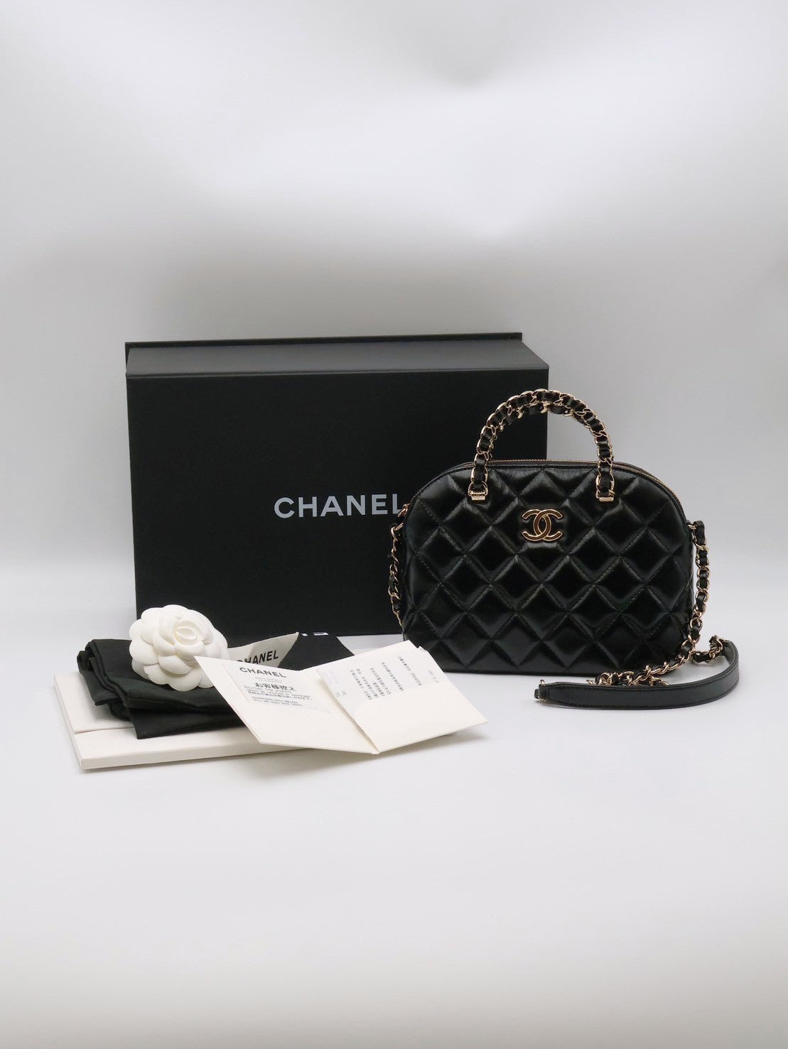 CHANEL 24B亮面小羊皮貝殼包 - 黑金