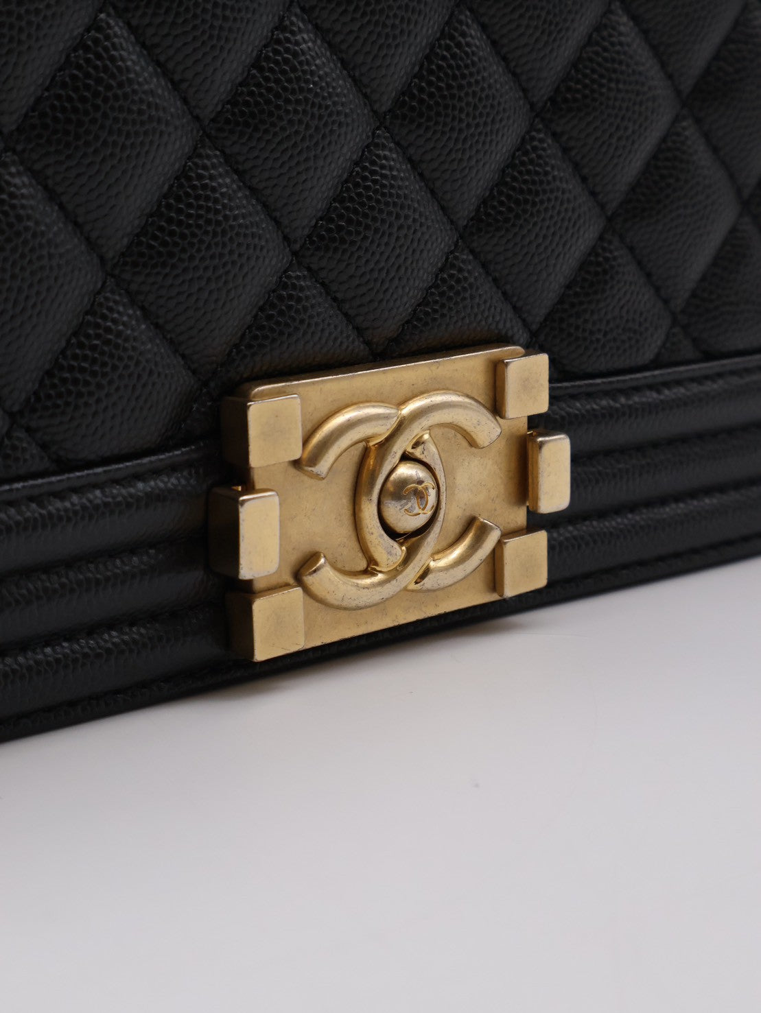 CHANEL Boy25 粒面牛皮口蓋包 - 黑金