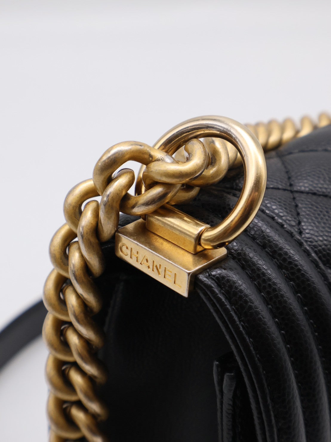 CHANEL Boy25 粒面牛皮口蓋包 - 黑金