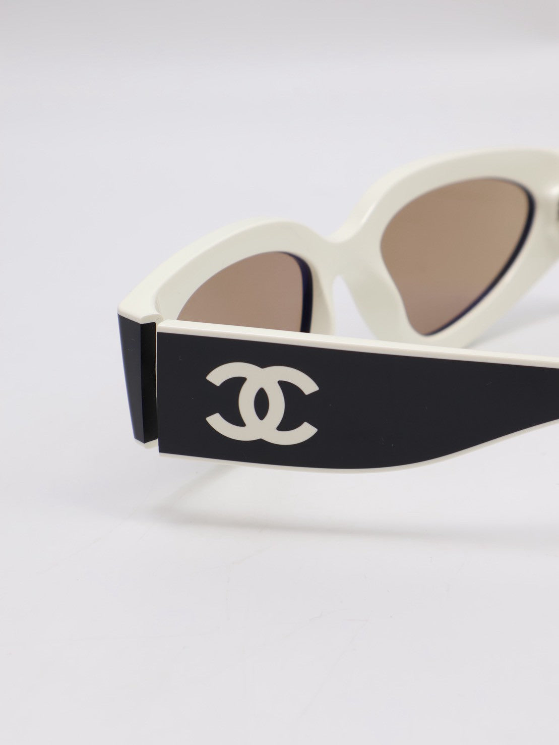 CHANEL 貓眼太陽眼鏡 - 黑白