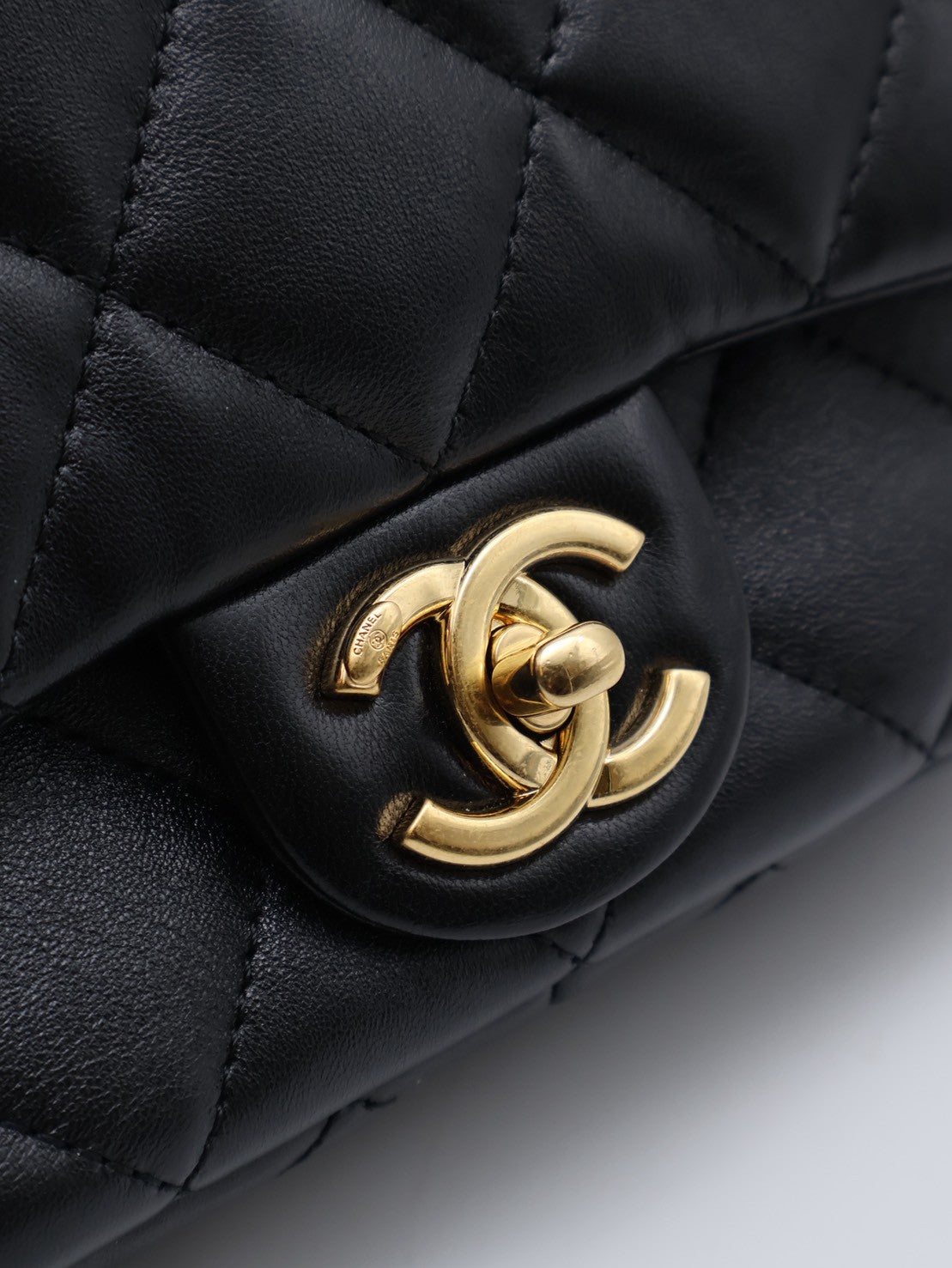 CHANEL 23P羊皮粗鍊單肩包 - 黑金