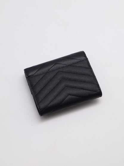 YSL 經典V字粒面牛皮三折短夾 - 黑金