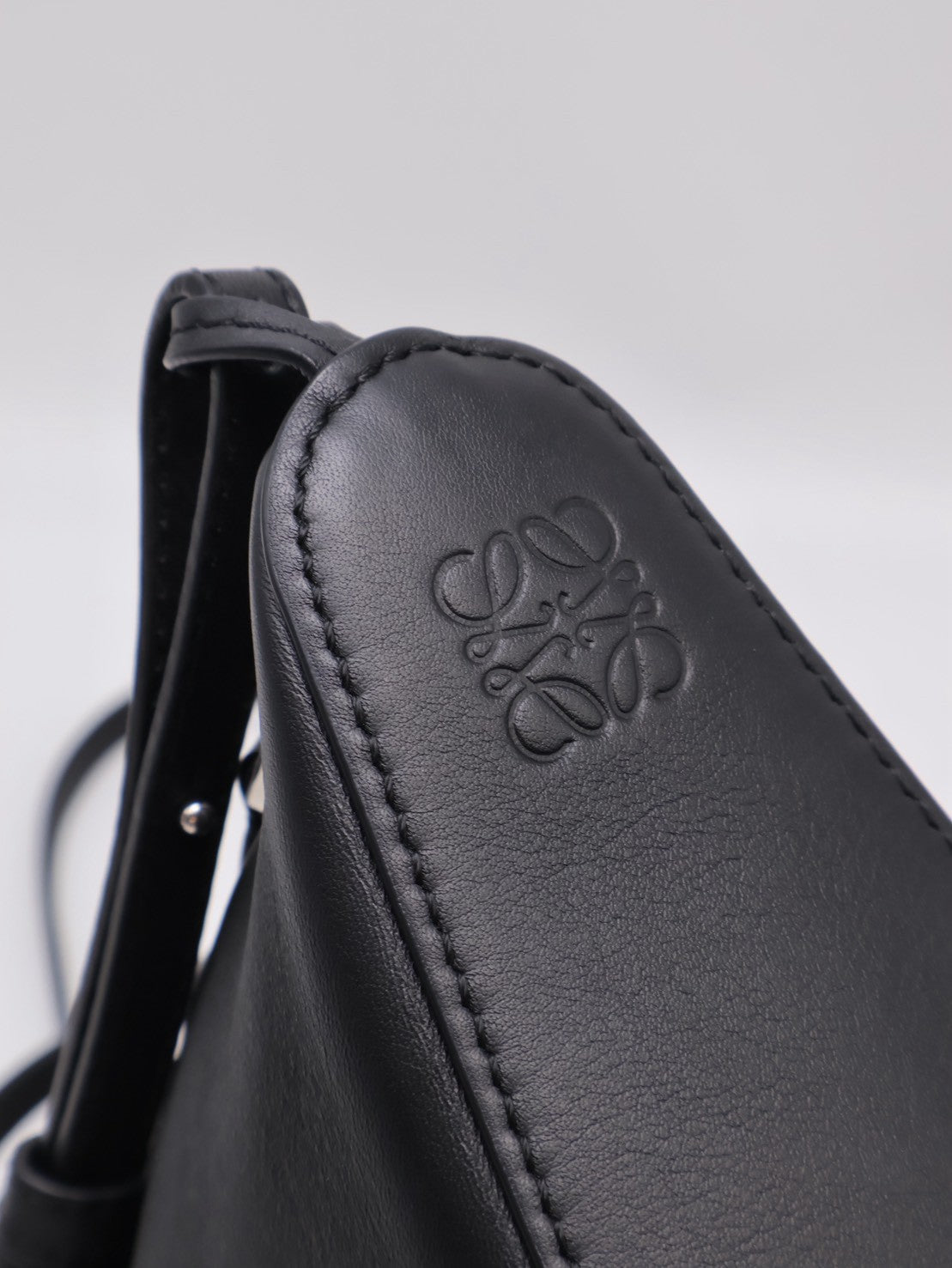 LOEWE 經典小牛皮Hammock Hobo - 黑
