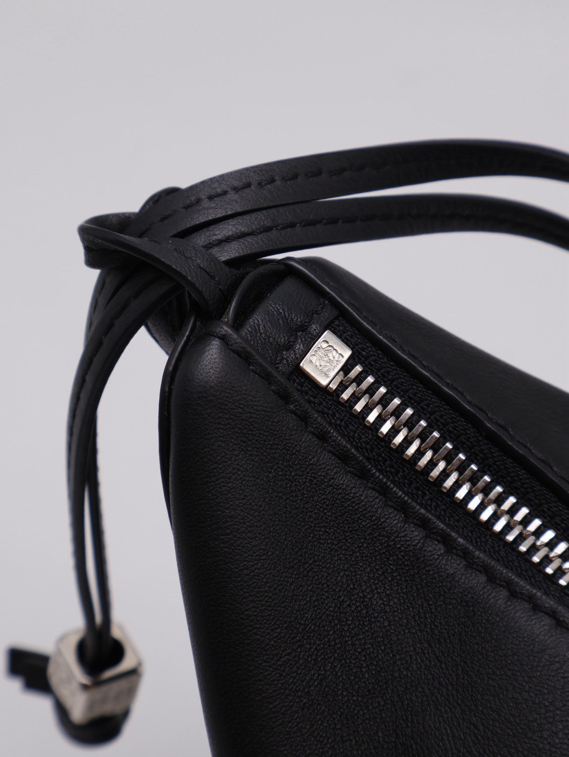 LOEWE 經典小牛皮Hammock Hobo - 黑